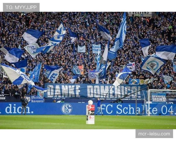 战术角力：弗赖堡与门兴上半场均采取稳健防守，射门寥寥